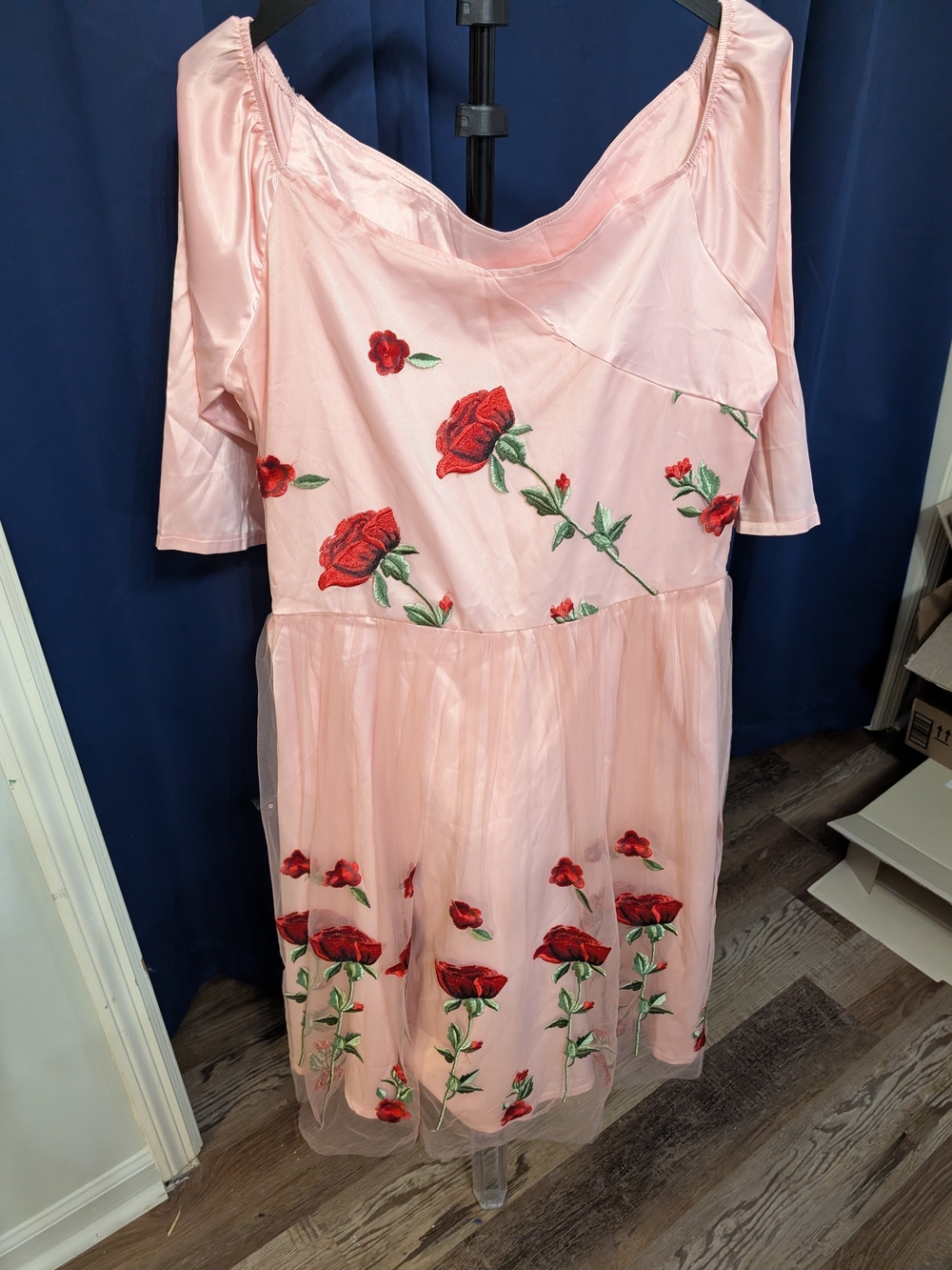 Women's Plus Size, Pink & Red Rose Embroidered Party Dress